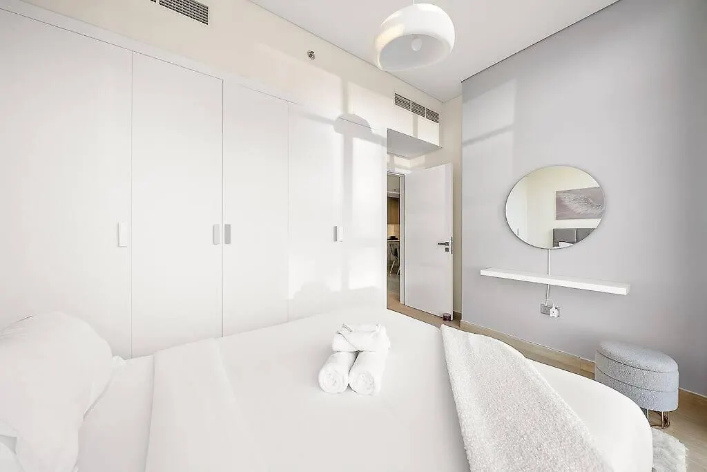 Apartment First Class 1Br Luxury City Escape Dubai