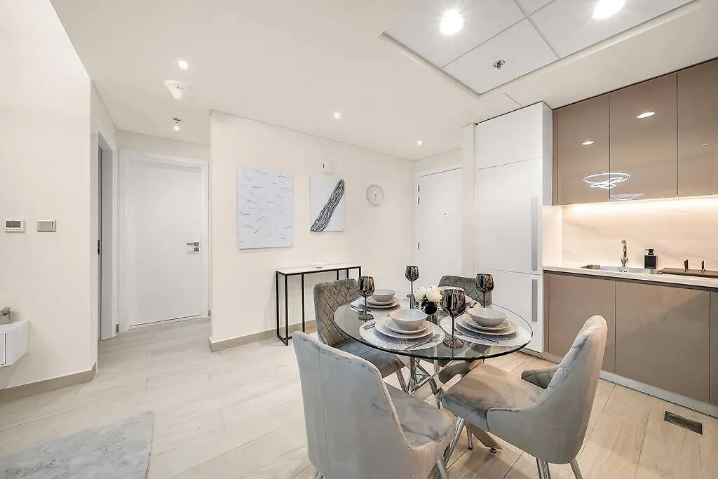 Apartment First Class 1Br Luxury City Escape Dubai